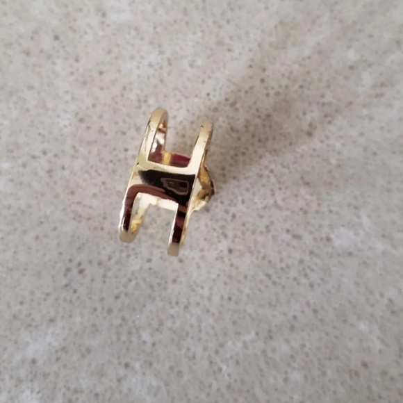 Ring - Picture 3 of 4